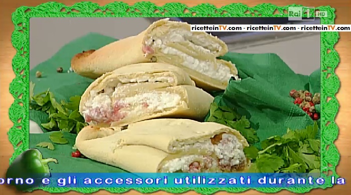 scaccia ragusana con salsiccia e ricotta salata