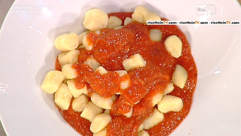 gnocchi con sugo di pomodoro