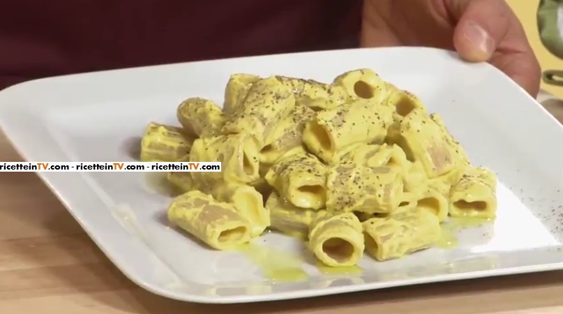 pasta con crema di ricotta uovo e zafferano