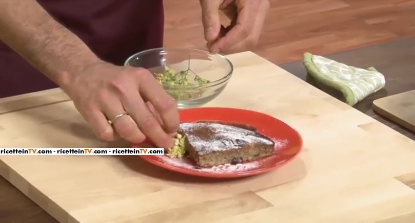 torta ai mirtilli e fiori di tiglio