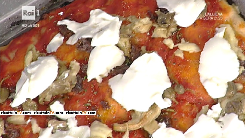 focaccia con salsiccia di cinghiale giuncata pomodoro e melanzane di Gabriele Bonci