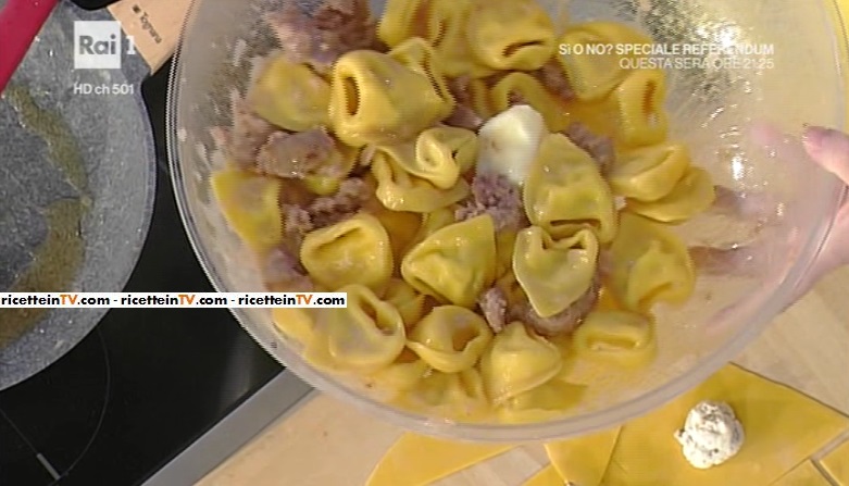 tortelli di ricotta e noci con salsiccia