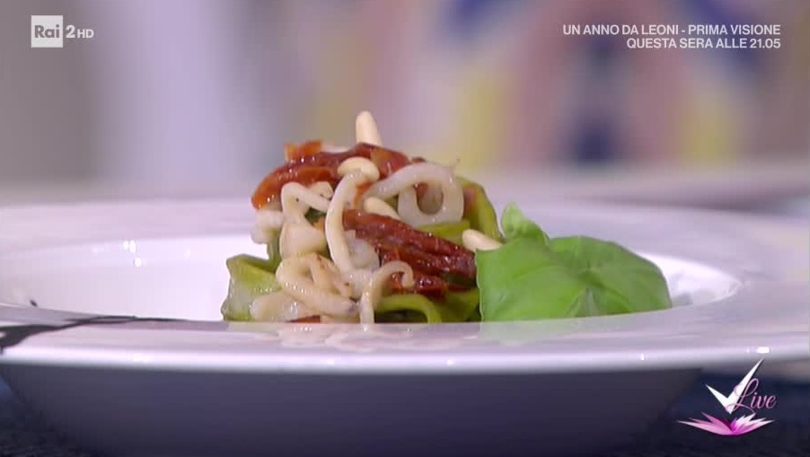 tagliatelle ai calamari e pesto scomposto di Ilario Vinciguerra