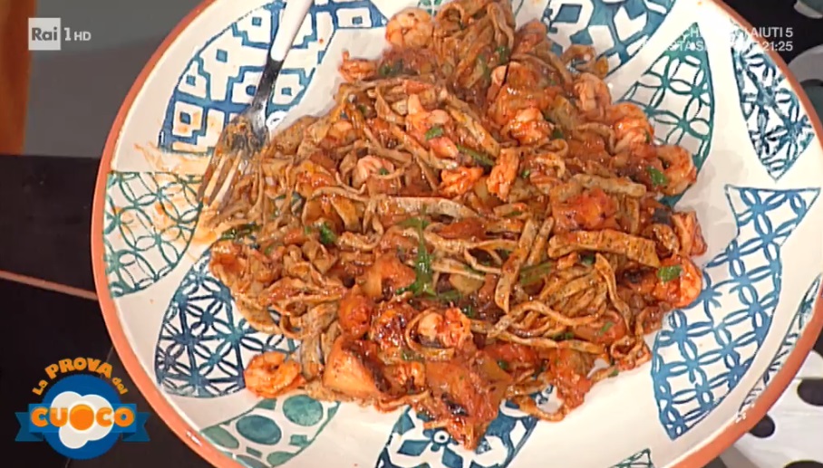 tagliolini di grano saraceno con melanzane e gamberi