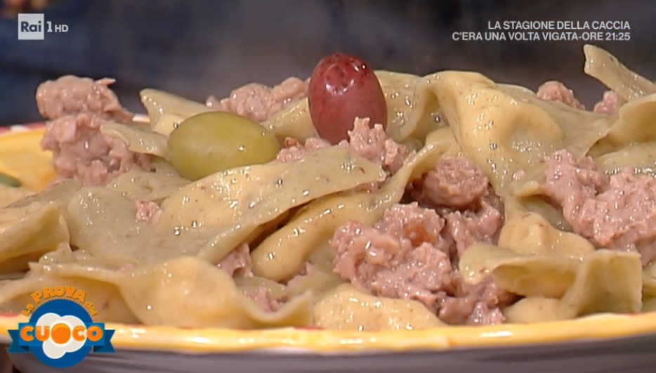 triangoli di pasta alle olive ripieni di patate