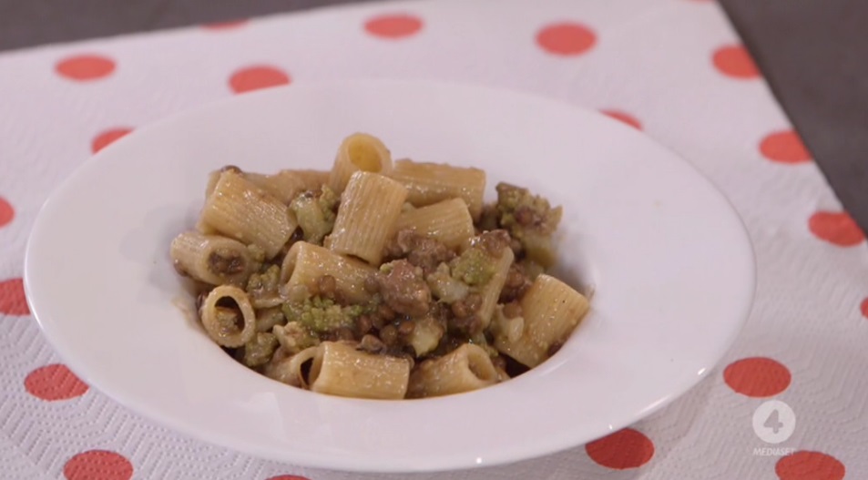 mezze maniche con broccoli e salsicce di Anna Moroni