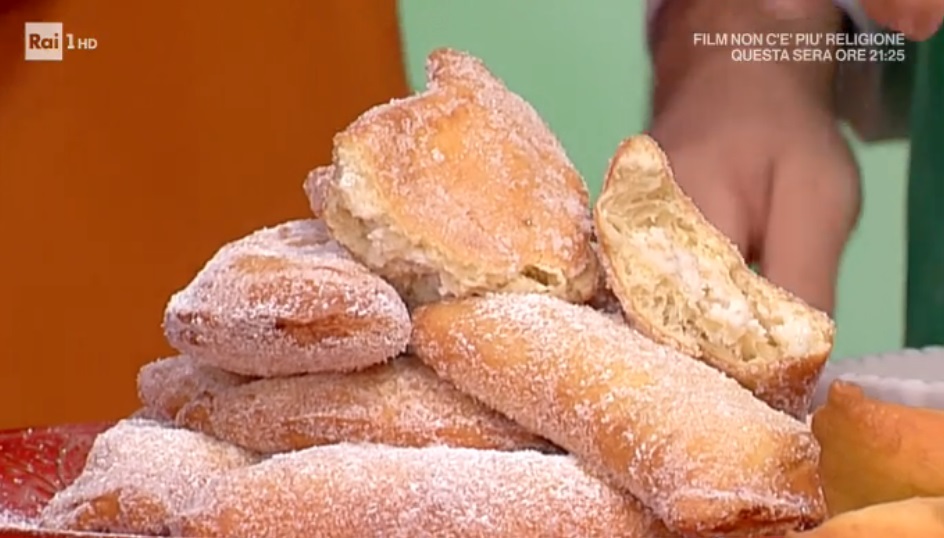 calzoncini fritti ricotta e pera di Sal De Riso