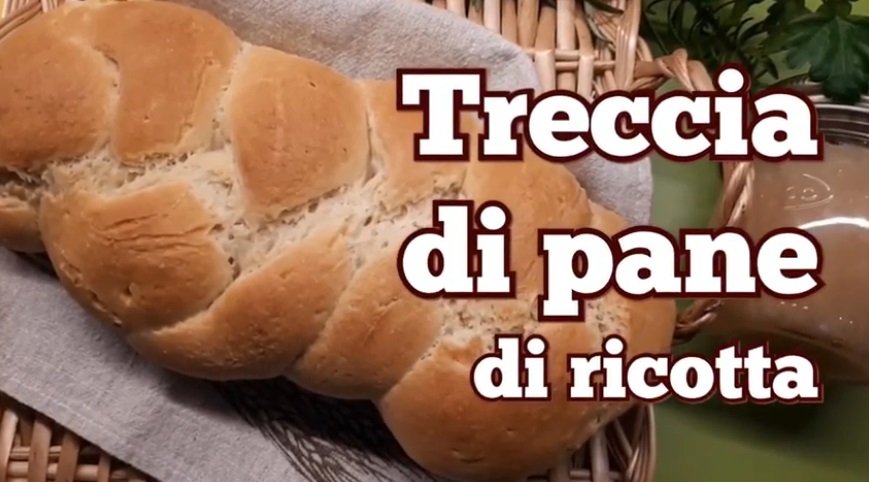 treccia di pane di ricotta