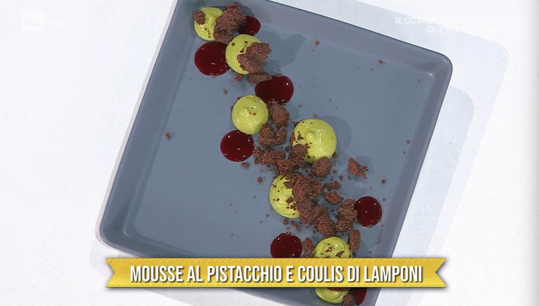 mousse al pistacchio e coulis di lamponi di Giulia Dodi