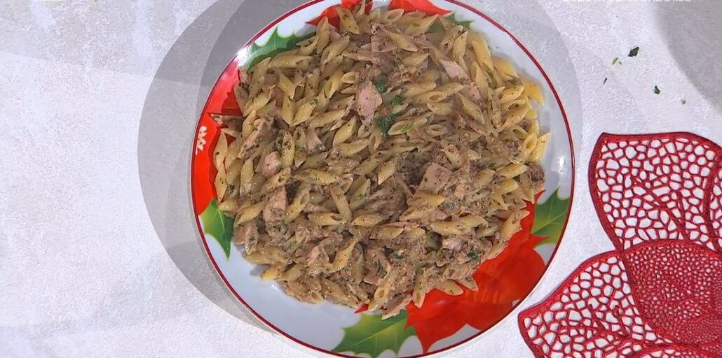 É sempre mezzogiorno | Ricetta mezze penne tonno e capperi di zia Cri