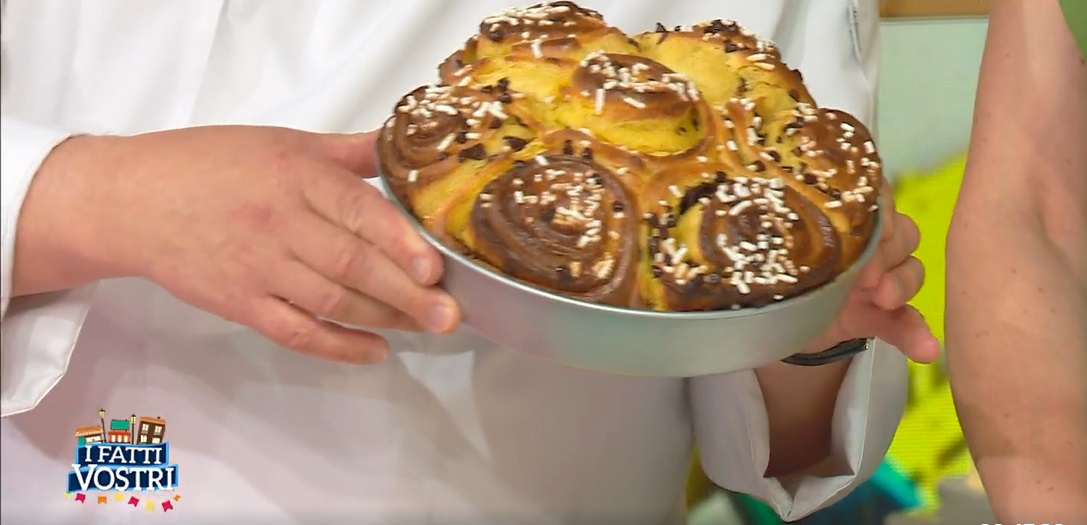 torta di rose alla crema e cioccolato