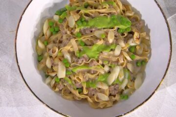 fettuccine salsiccia piselli e asparagi di Gian Piero Fava