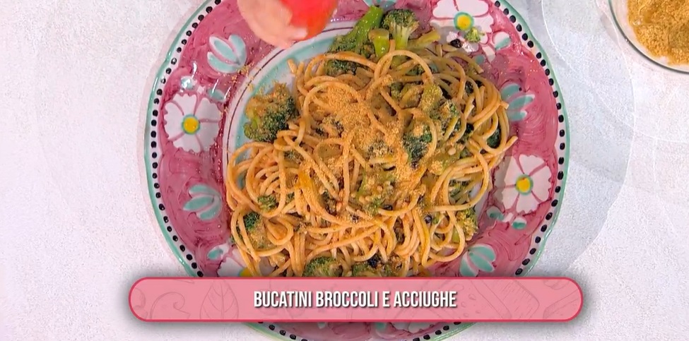 bucatini broccoli e acciughe di Giusina Battaglia