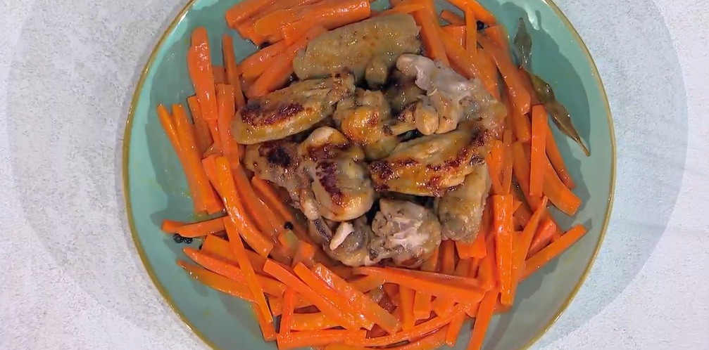 pollo al miele con carote al ginepro di Barbara De Nigris