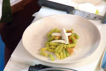 fusilli con pesto di rucola mozzarella e pomodori arrostiti di Andrea Palmieri