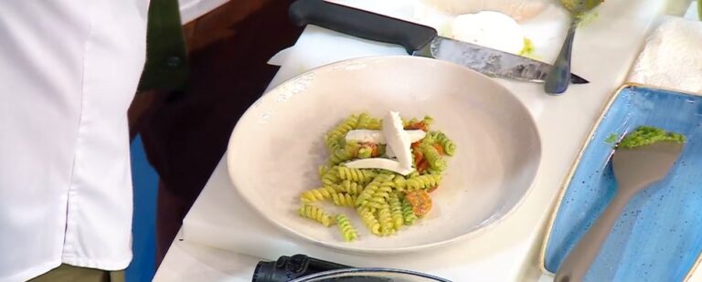 fusilli con pesto di rucola mozzarella e pomodori arrostiti di Andrea Palmieri