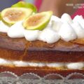 torta alle mandorle con crema al miele e fichi