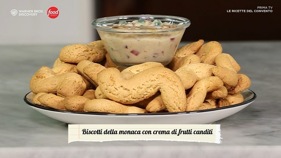 biscotti della monaca con crema di frutti canditi