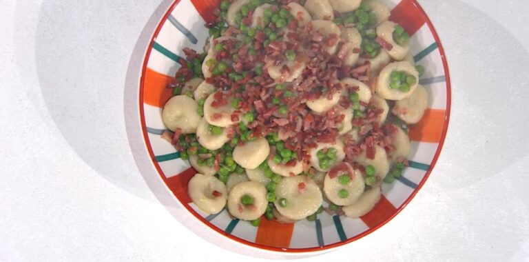 gnocchi di quark con piselli e speck di Barbara De Nigris
