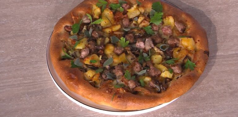 pizza funghi patate e salsiccia di Fulvio Marino