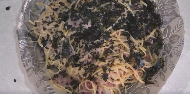 linguine cacio e pepe con cavolo e salsiccia di Federico Fusca