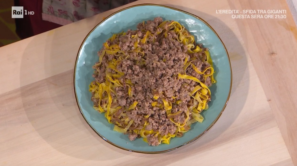 tagliolini colorati con burro e salsiccia di Alessandra Spisni