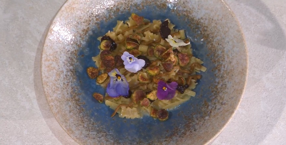 pasta mista all'aglio nero e zucchine di Ciro Scamardella