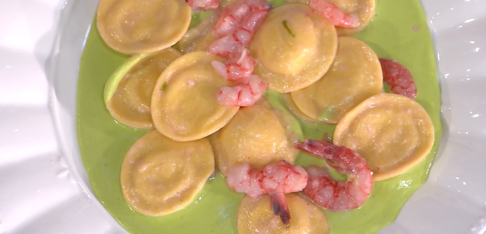 ravioli di burrata con gamberi e piselli di Michele Farru