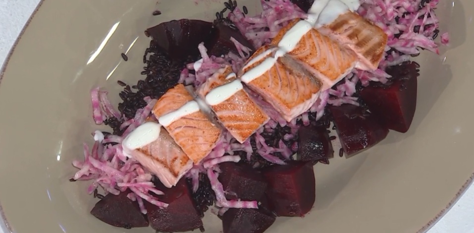 riso nero con salmone e rapa rossa di Francesca Marsetti