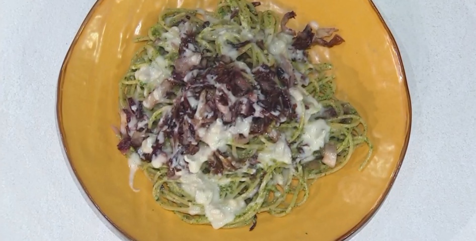 spaghetti radicchio pesto e gorgonzola di Valentina Scarnecchia